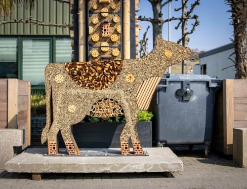 Koe en kalf insectenhotel